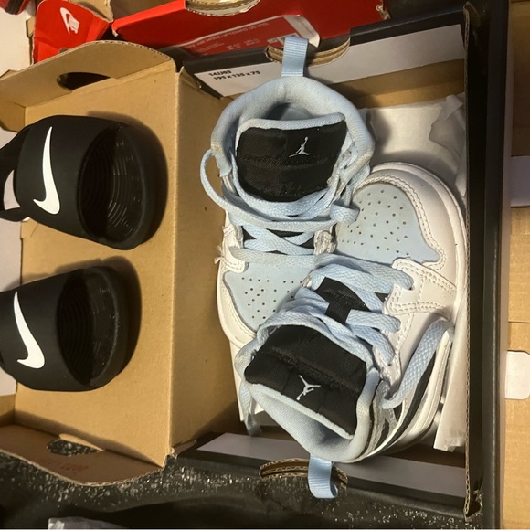 Barely worn shoes from my son he no longer fits size 5c - Picture 4 of 4